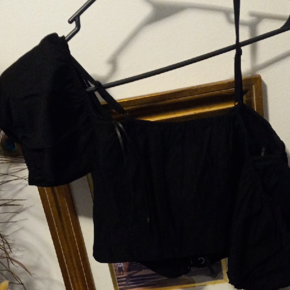Lace Up Crop Cold Sholder Top. - Picture 5 of 6